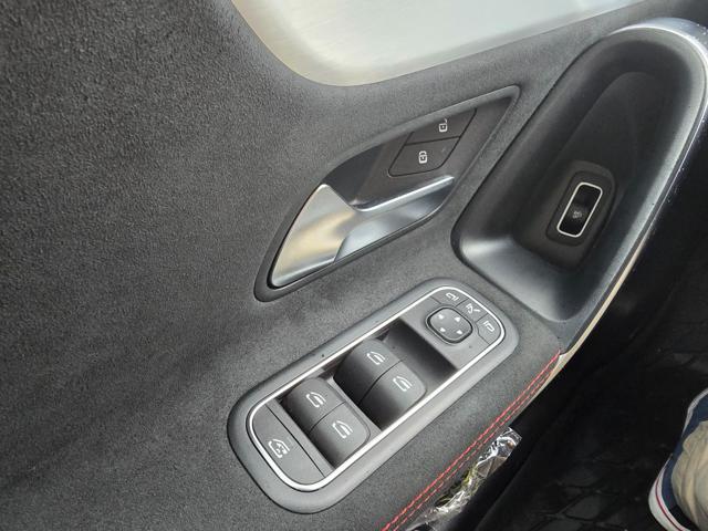 MERCEDES-BENZ CLA 220 usata, con Controllo automatico clima
