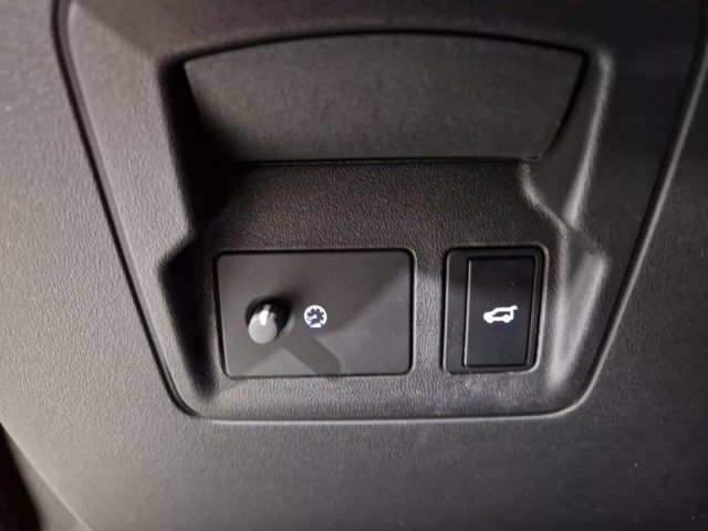 LAND ROVER Range Rover Velar usata, con Luci diurne LED