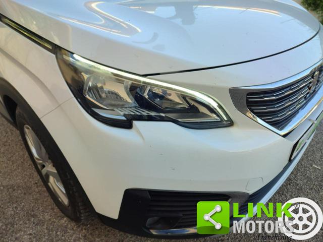 PEUGEOT 5008 usata, con Autoradio
