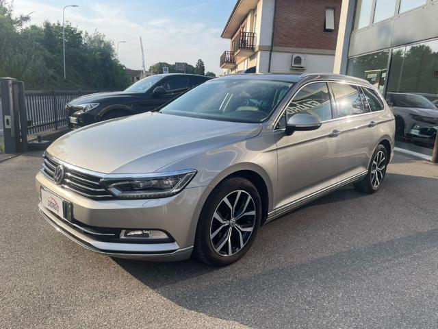 VOLKSWAGEN Passat Variant usata, con Alzacristalli elettrici