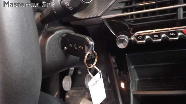 PEUGEOT 208 usata, con Sedile posteriore sdoppiato