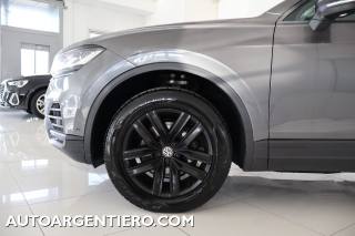 VOLKSWAGEN Touareg usata, con Sensori di parcheggio anteriori
