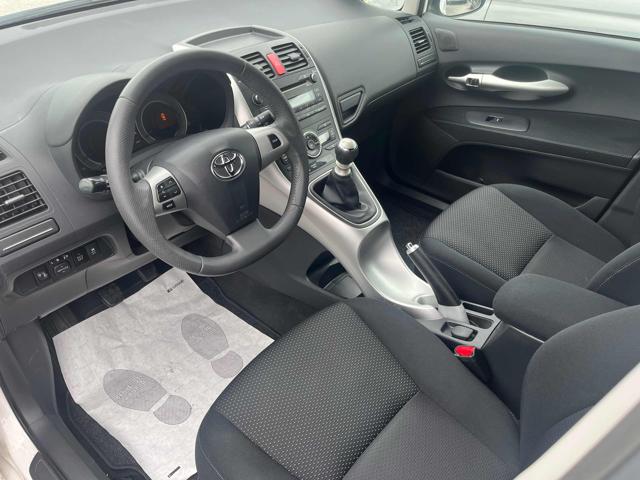 TOYOTA Auris usata, con Autoradio
