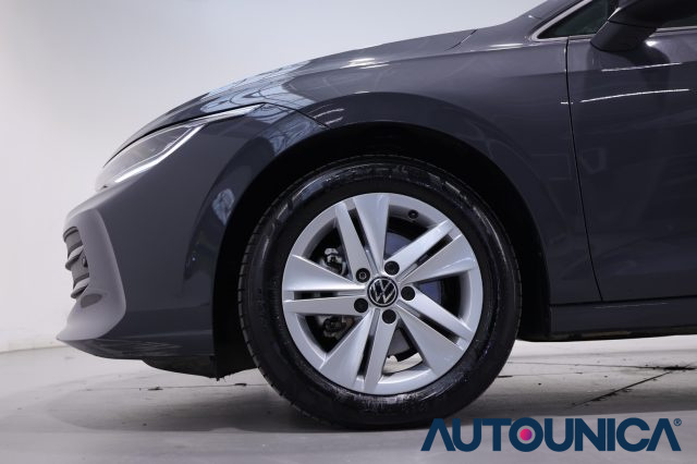 VOLKSWAGEN Golf usata, con USB