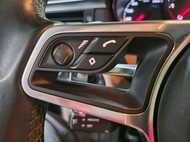 PORSCHE Macan usata, con USB