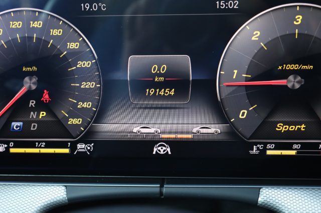 MERCEDES-BENZ E 220 usata, con USB