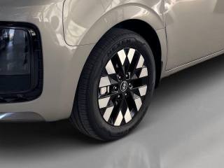 HYUNDAI Staria usata, con Cerchi in lega