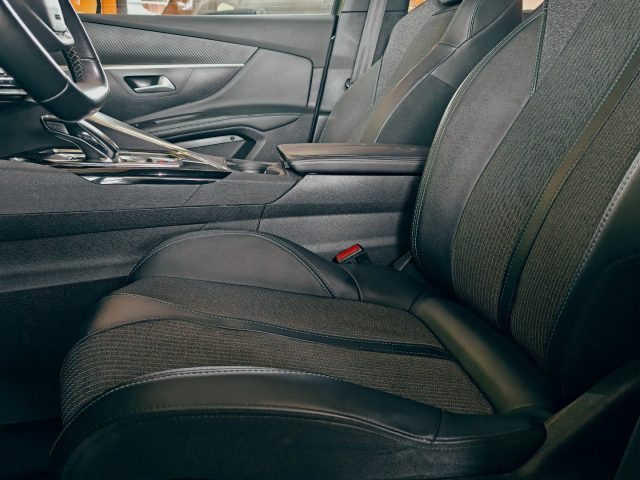 PEUGEOT 5008 usata, con Controllo elettronico della corsia