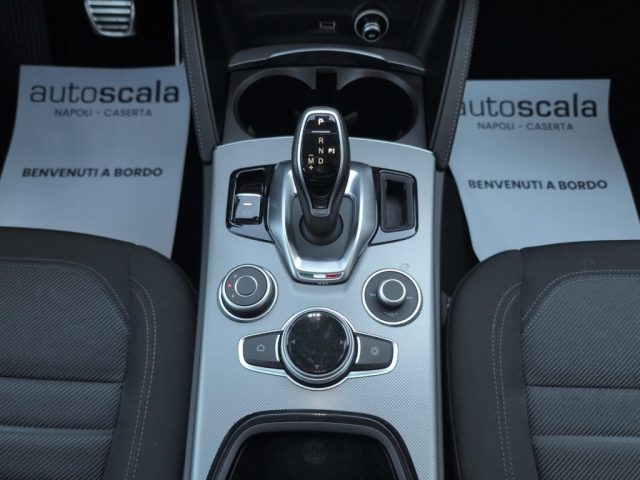 ALFA ROMEO Stelvio usata, con Autoradio digitale