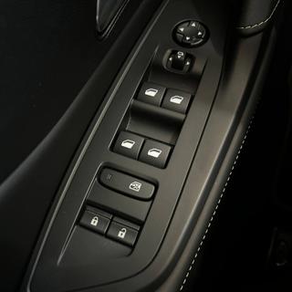 PEUGEOT 308 usata, con Autoradio digitale