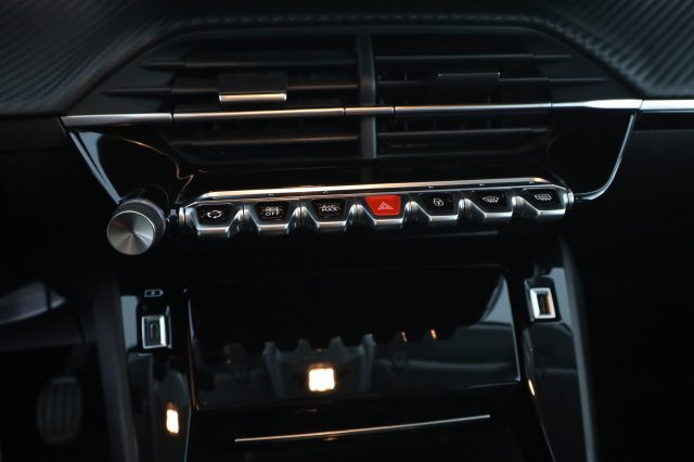 PEUGEOT 208 usata 12