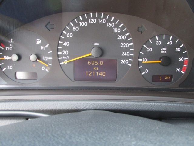 MERCEDES-BENZ CLK 200 usata, con Park Distance Control