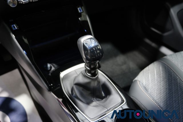 PEUGEOT 2008 usata, con Sensori di parcheggio anteriori