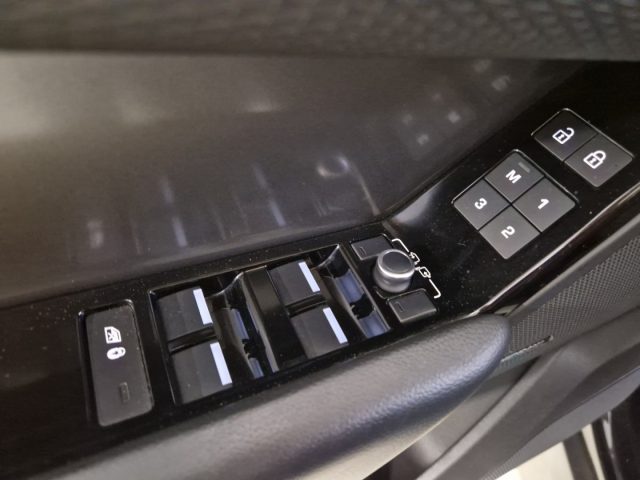 LAND ROVER Range Rover Velar usata, con Sedile posteriore sdoppiato