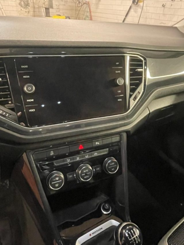 VOLKSWAGEN T-Roc usata, con Autoradio