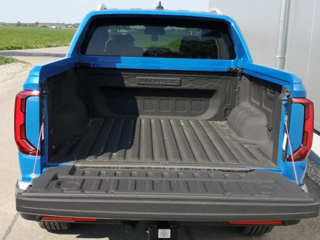 VOLKSWAGEN Amarok usata, con Airbag laterali
