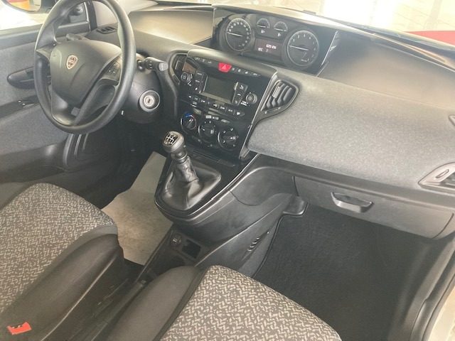 LANCIA Ypsilon usata, con Fendinebbia