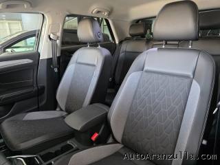 VOLKSWAGEN T-Roc usata, con USB