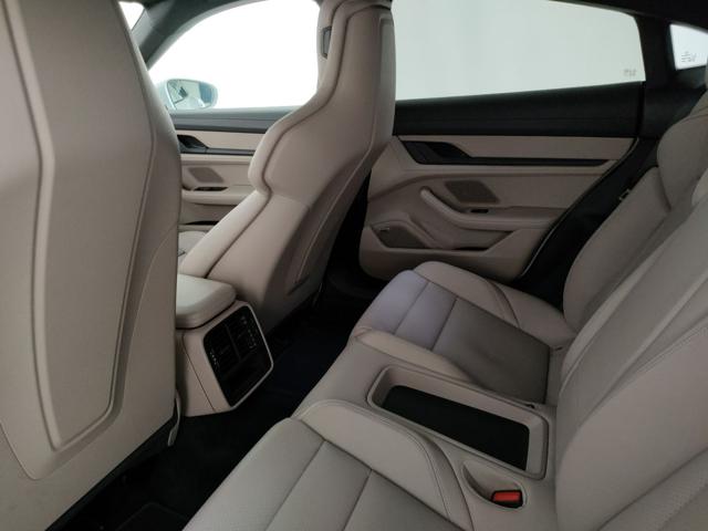 PORSCHE Taycan usata, con MP3