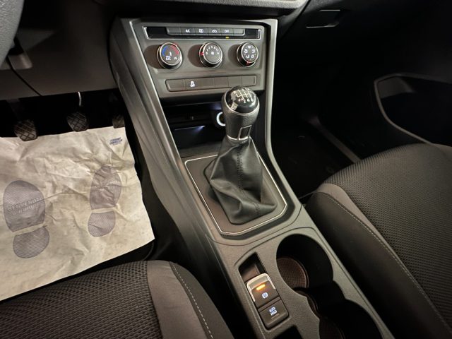 VOLKSWAGEN Touran usata, con USB