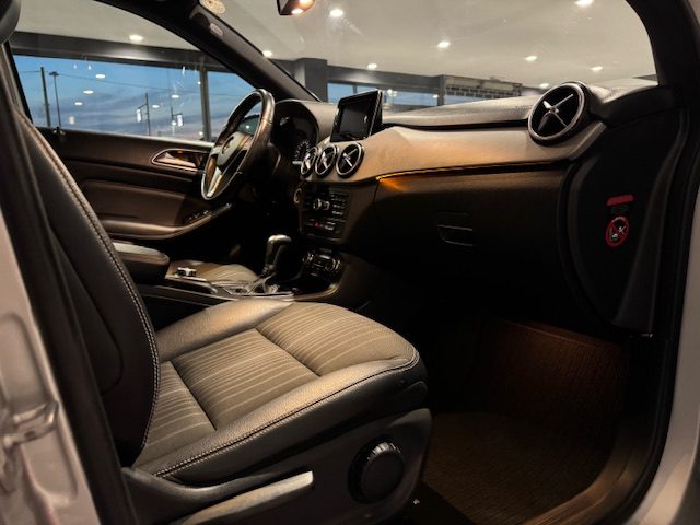 MERCEDES-BENZ B 200 usata, con Volante multifunzione