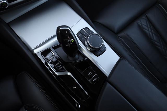 BMW 520 usata, con Sensori di parcheggio anteriori