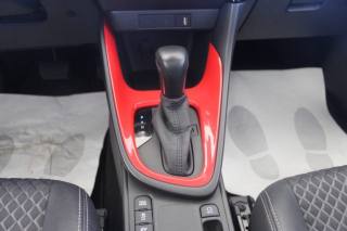TOYOTA Yaris usata, con Fari LED