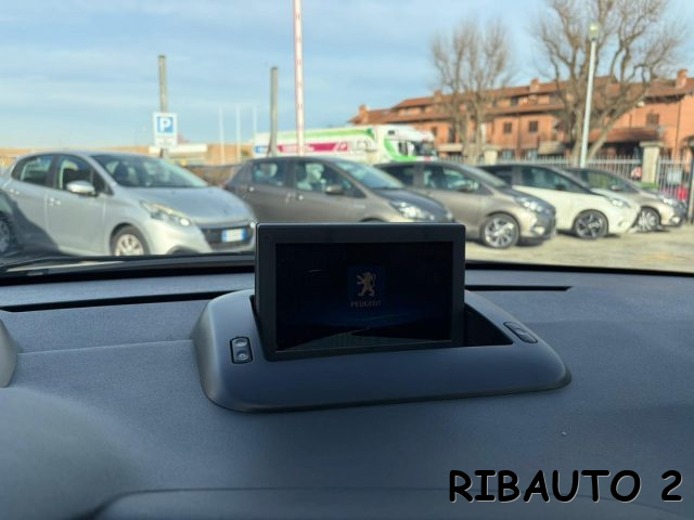 PEUGEOT 3008 usata, con Volante in pelle