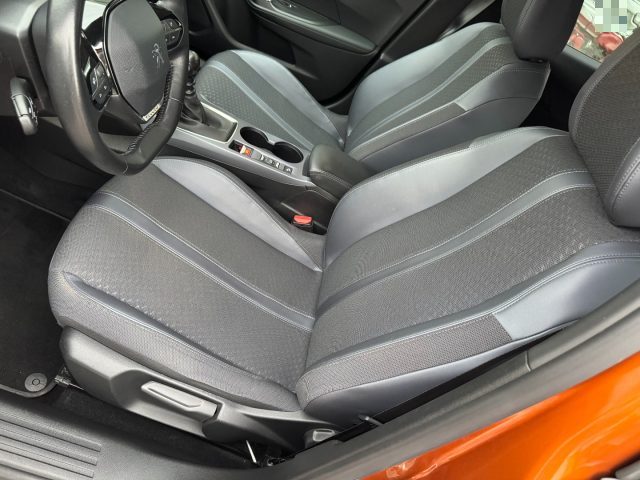 PEUGEOT 2008 usata, con Cruise Control