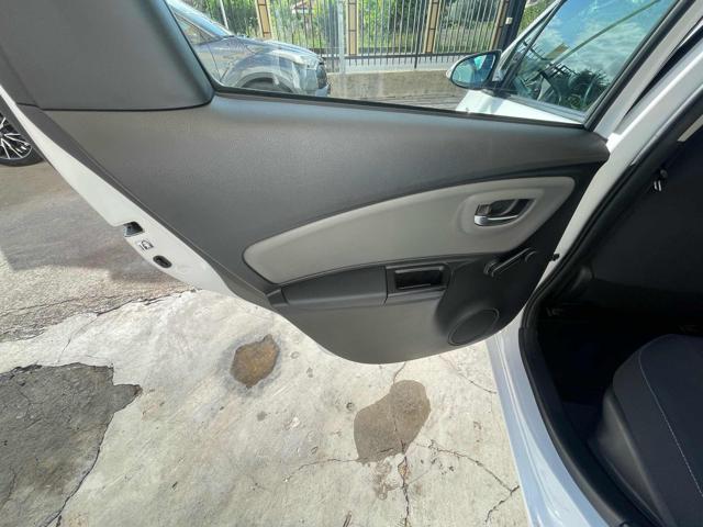 TOYOTA Yaris usata 24