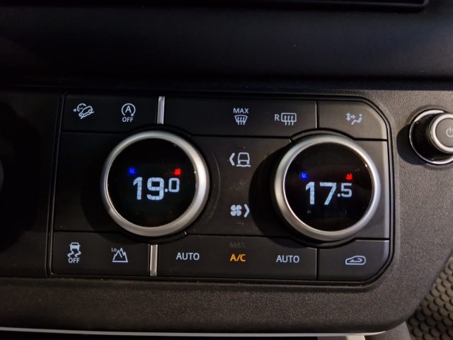 LAND ROVER Defender usata, con Park Distance Control