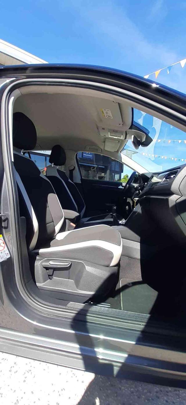 VOLKSWAGEN T-Roc usata 24