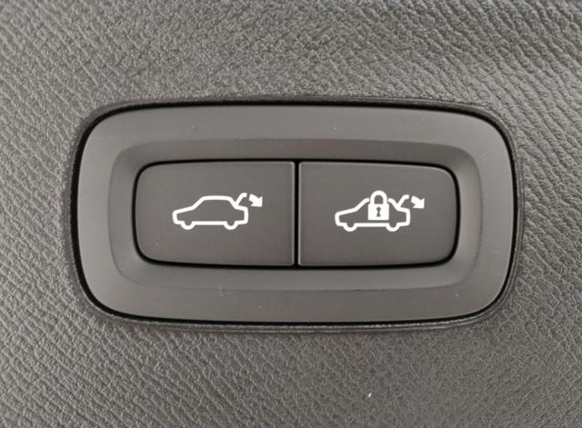 VOLVO XC90 usata, con Sensori di parcheggio anteriori