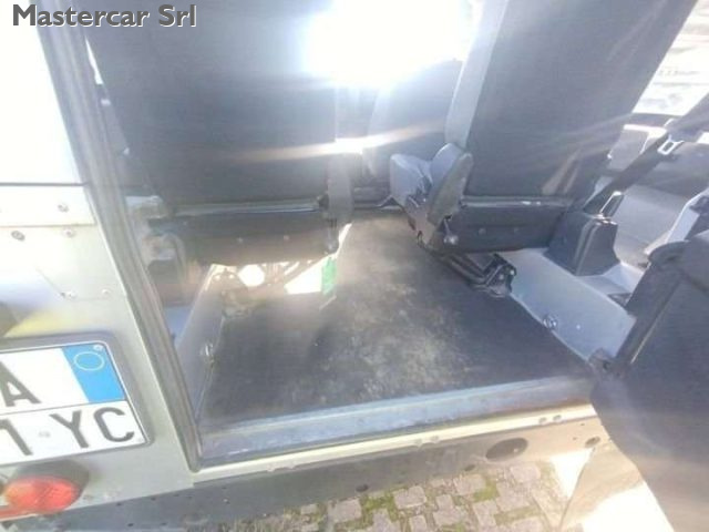 LAND ROVER Defender usata 8
