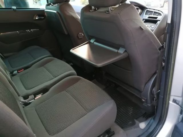 PEUGEOT 5008 usata, con Airbag