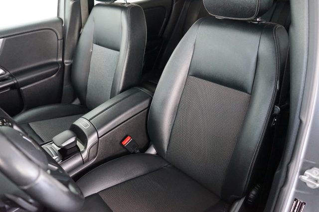 MERCEDES-BENZ GLA 180 usata 32