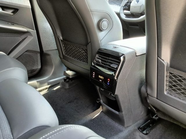 PEUGEOT 5008 usata, con Volante in pelle