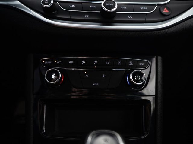 OPEL Astra usata, con Fari LED