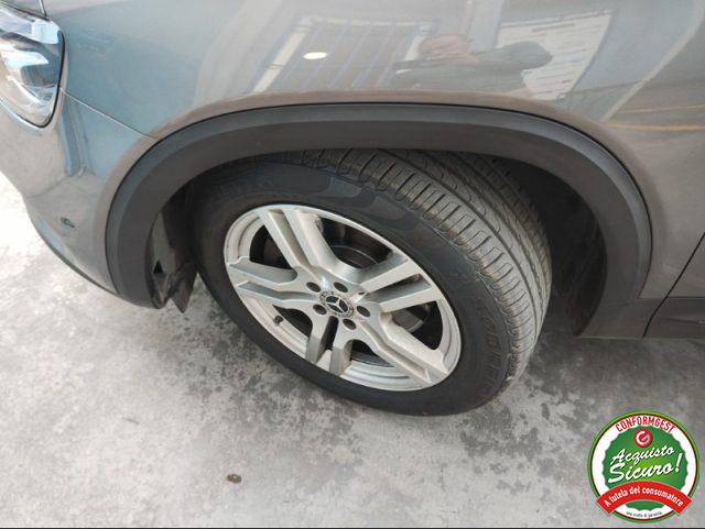 MERCEDES-BENZ GLB 200 usata, con Controllo automatico clima