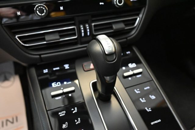 PORSCHE Macan usata 132