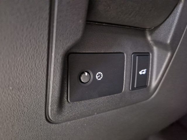 LAND ROVER Range Rover Velar usata, con Touch screen