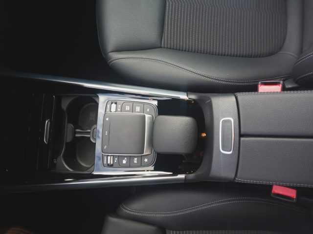 MERCEDES-BENZ GLA 200 usata, con Touch screen
