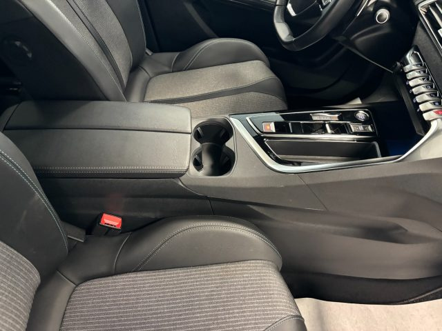 PEUGEOT 5008 usata, con Fari LED