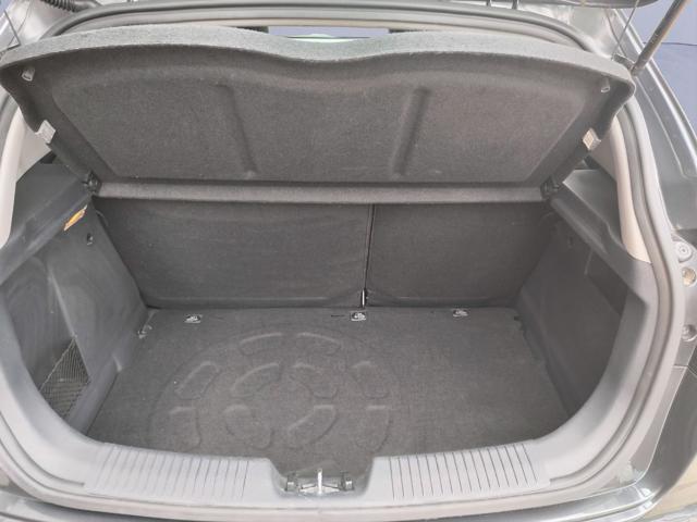 KIA Rio usata, con Sedile posteriore sdoppiato