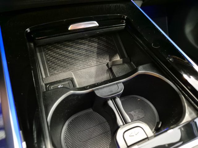 MERCEDES-BENZ GLB 200 usata, con Fari LED