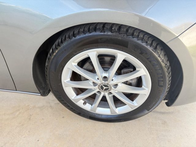 MERCEDES-BENZ A 180 usata, con Leve al volante