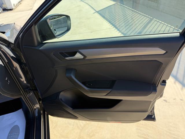 VOLKSWAGEN T-Roc usata 23