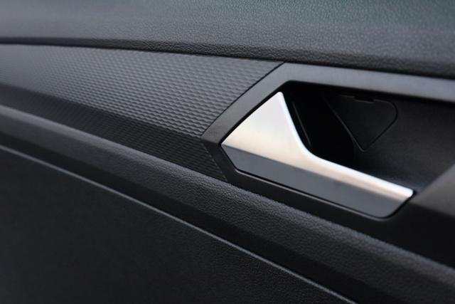 VOLKSWAGEN T-Roc usata, con Vivavoce