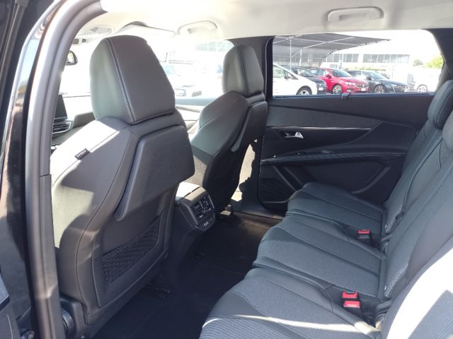 PEUGEOT 5008 usata, con Sistema di navigazione