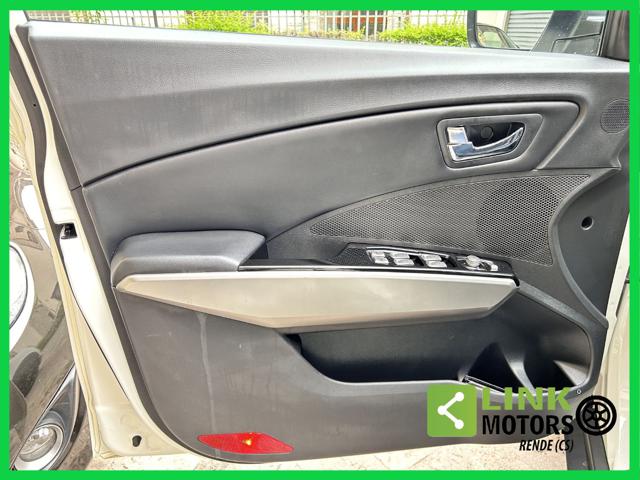 SSANGYONG Tivoli usata, con Autoradio digitale